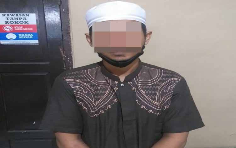 Usaha Sepi Alasan Pria ini Palsukan Ijazah Paket