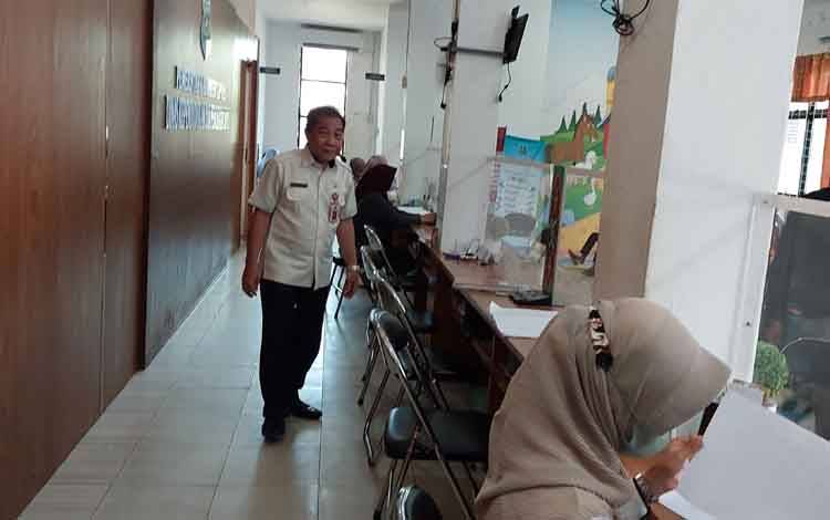 Warga Mengurus Administrasi Kependudukan di Dinas Dukcapil Kapuas Meningkat Pasca Cuti Bersama