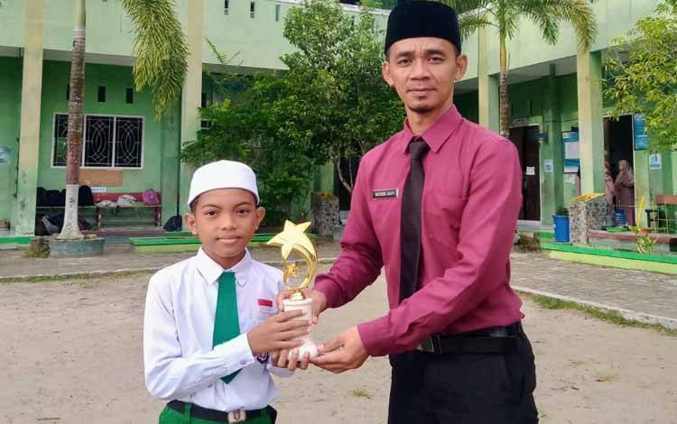 SD IT Al-Madaniyah Samuda Juara Lomba Dai Cilik dan Tartil Tingkat Provinsi