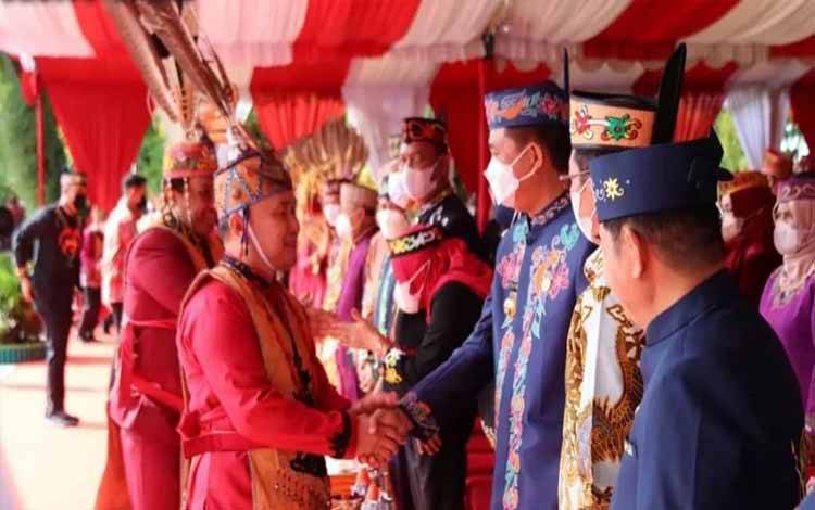 Bupati Barito Utara dan Ketua TP PKK Hadiri Peringatan Hari Jadi ke 65 Kalteng