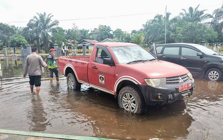 Mentaya Hilir Utara Banjir, Warga Sekitar Diimbau Waspada Buaya dan Ular Berbisa
