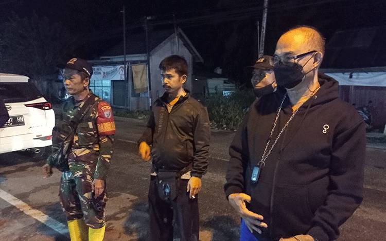 Camat Dusun Timur dan Danramil Pantau Banjir di Tamiang Layang