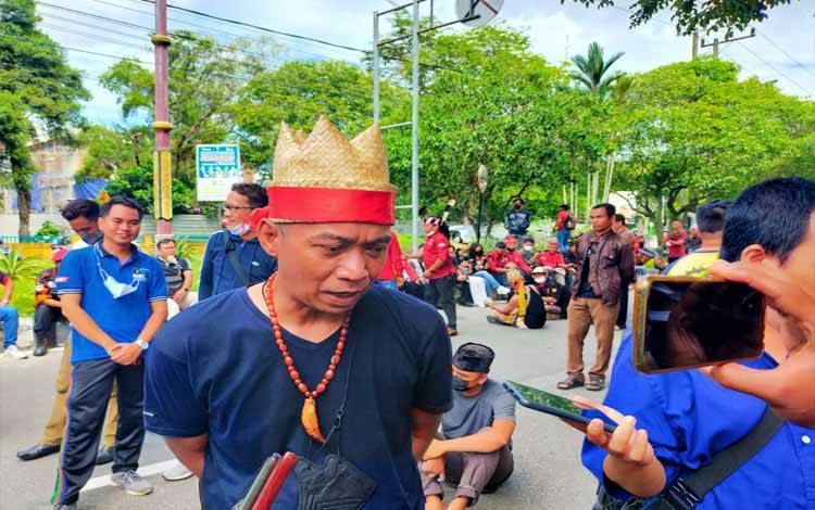 Pendemo Usir Juru Bicara PN Palangka Raya