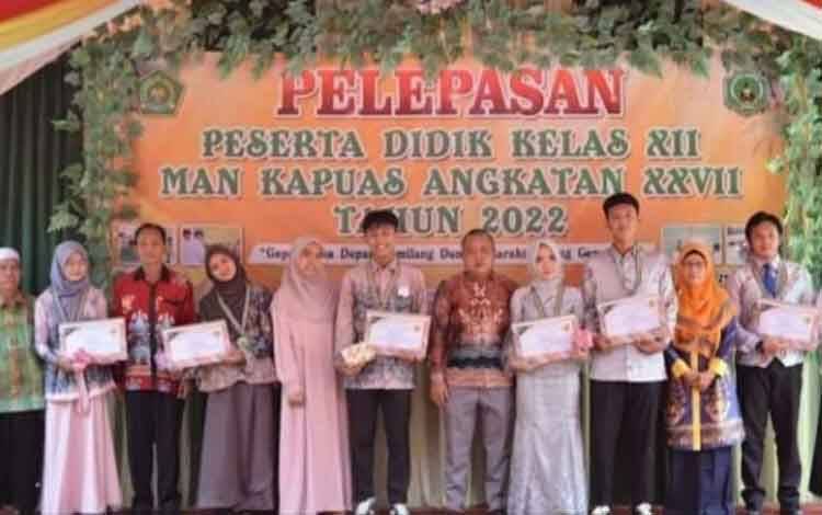 Peserta Didik Kelas XII MAN Kapuas Lulus 100 Persen