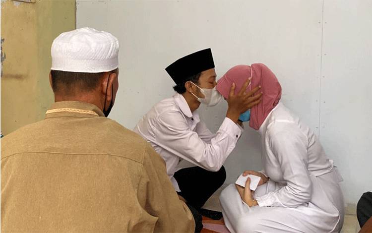 Pasangan Kekasih Kasus Penelantaran Anak Akhirnya Dinikahkan di Polres Kobar