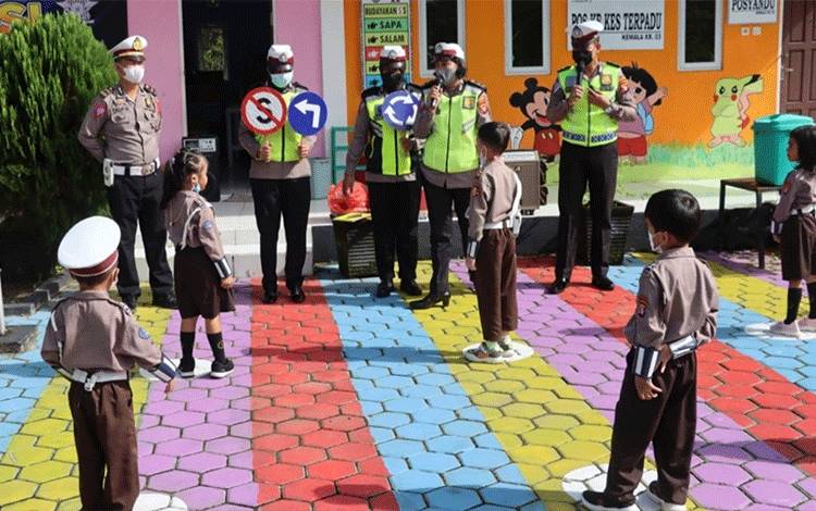 Tanamkan Disiplin Sejak Dini, Satlantas Polres Kapuas Gencarkan Program Polisi Sahabat Anak