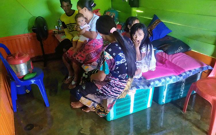Desa Sumber Makmur Dilanda Banjir, Air Sudah Masuk Rumah Warga