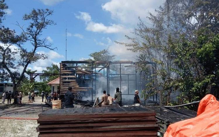 Gudang Jaring Nelayan di Kumai Terbakar