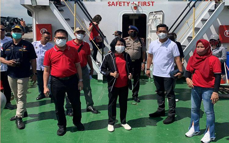 Bupati Pulang Pisau Tinjau Kapal Hibah KKP