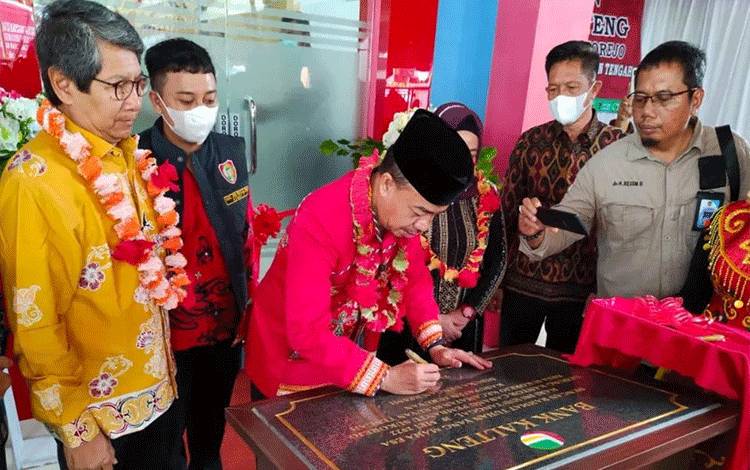 Bupati Seruyan Resmikan Bank Kalteng Cabang Pembantu Sukorejo