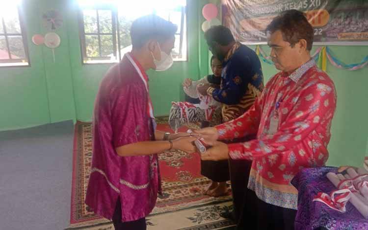 Lulusan SMK PGRI Sampit Diminta Terapkan Keahliannya di Dunia Kerja