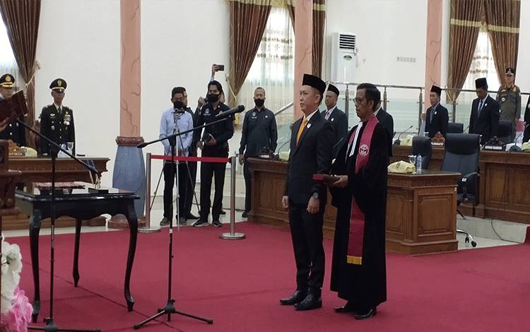 Bupati Sukamara Berharap Pelantikan PAW Ketua DPRD Tingkatkan Sinergi ?