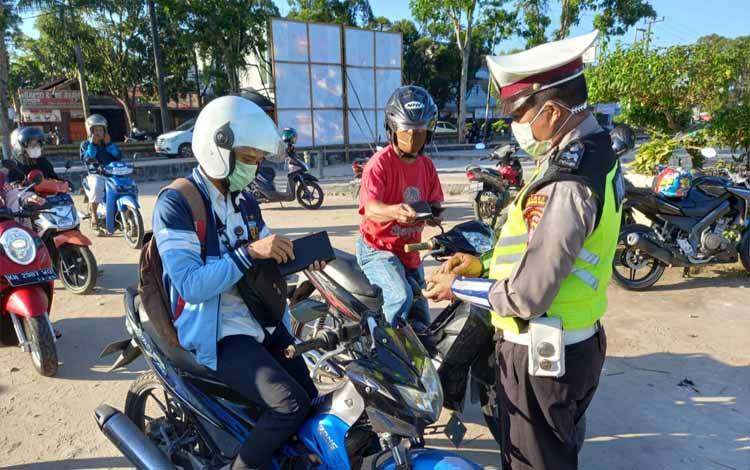 Cegah Pelanggaran Lalin dan Tekan Laka Lantas, Satlantas Polres Kobar Rutin Gelar Razia