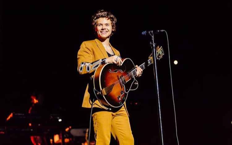 Style Sukses Pecahkan Rekor dan Puncaki Tangga Lagu