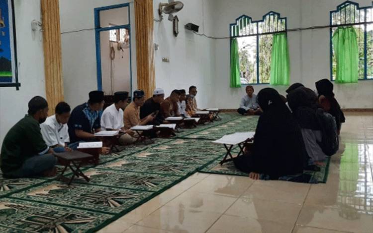Guru dan Staf SMA Negeri 3 Sampit Rutin Mengaji di Sekolah, Kedepan Berlanjut ke Siswa