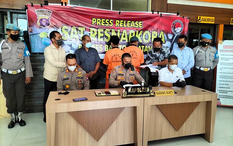 Polisi Amankan 98,94 Gram Diduga Sabu dari 2 Pria