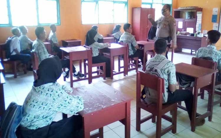 Satuan Binmas Polres Seruyan Sosialisasi kepada Pelajar