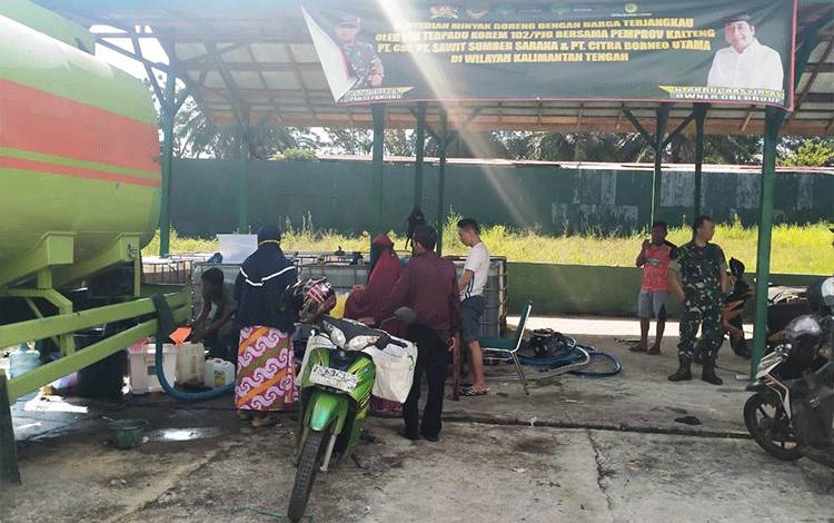 CBI Group dan Kodim Muara Teweh Salurkan Minyak Goreng Murah