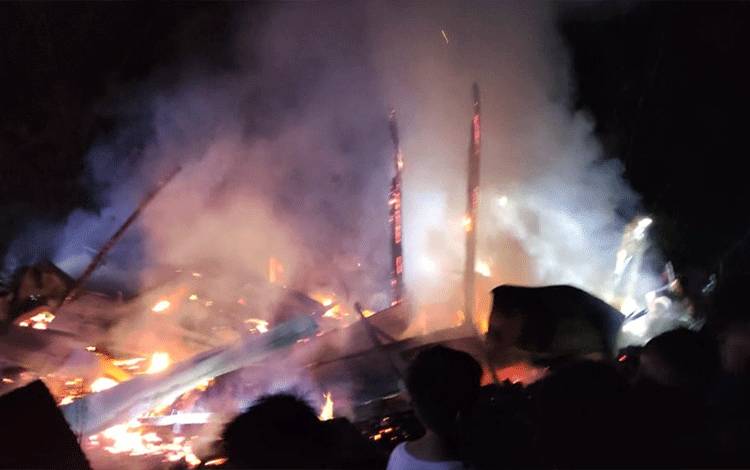 Satu Unit Rumah Warga Sei Hanyo Kapuas Ludes Terbakar?