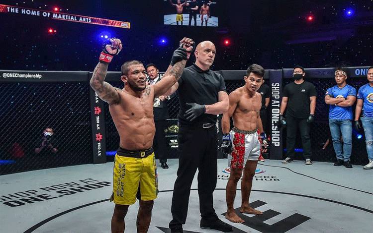 Adrian Mattheis Harus Akui Kehebatan Alex Silva di Laga ONE 158