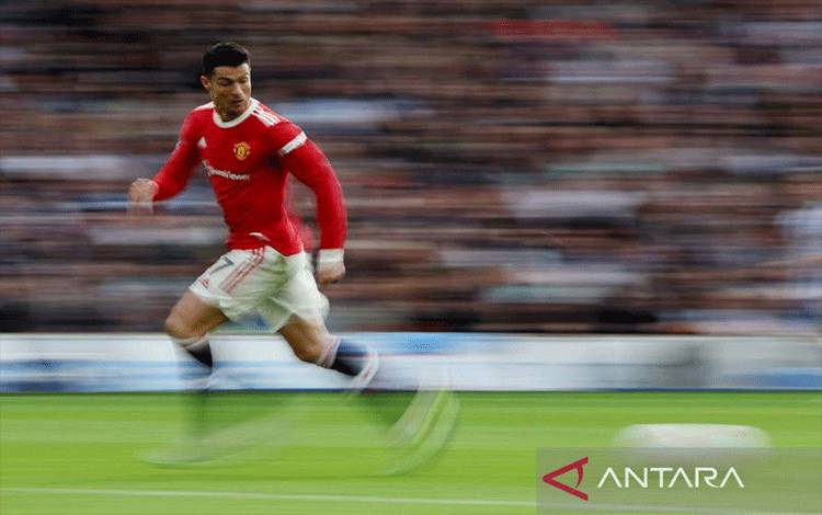 Erik ten Hag Tegaskan Cristiano Ronaldo Tak Dijual