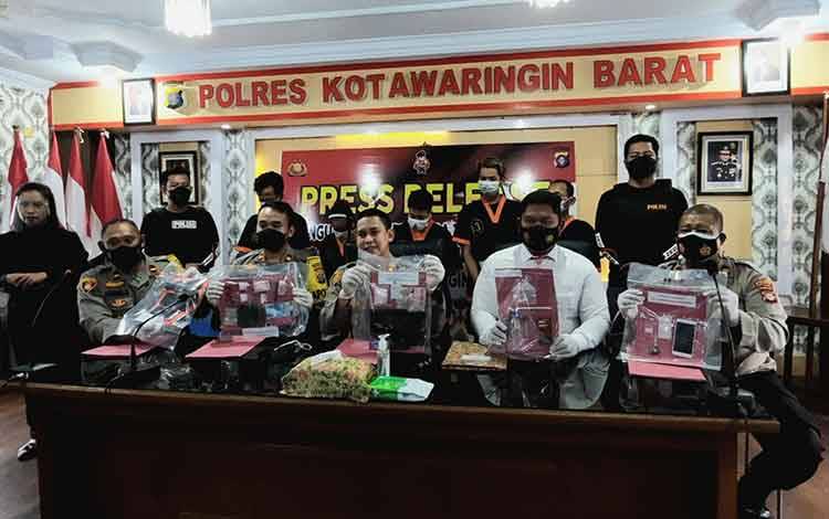 Anggota Polres Kobar Bersama Polsek Jajaran Tangkap 5 Orang Terlibat Sabu