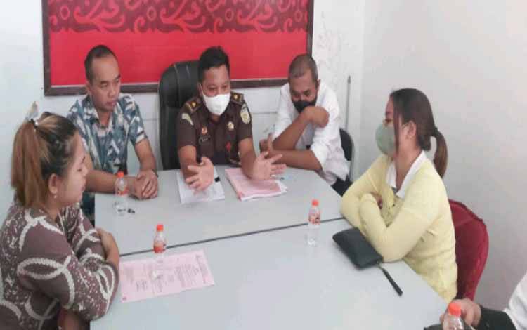 Kronologi Penganiayaan Midarti terhadap Biduan di Katingan