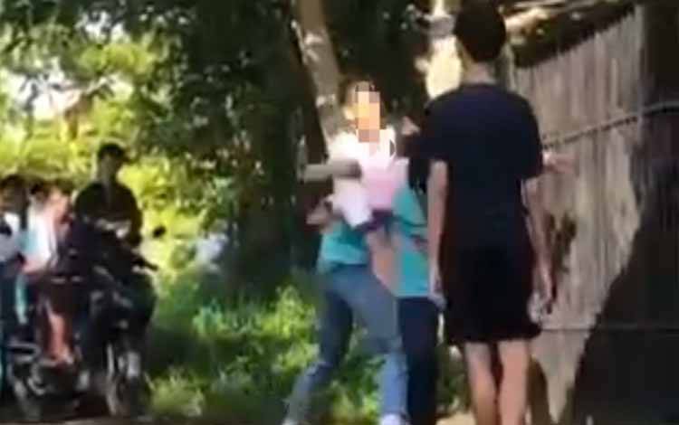 Beredar Video Siswa SMA Adu Jotos di Kapuas