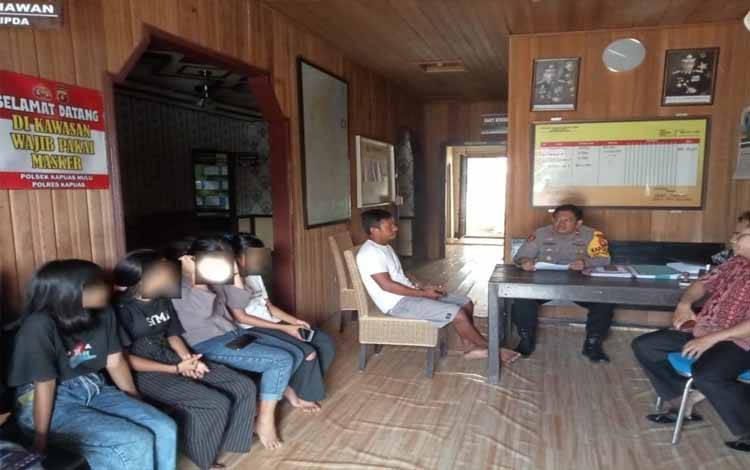 Polsek Kapuas Hulu Mediasi 5 Pelajar Putri Terlibat Perkelahian