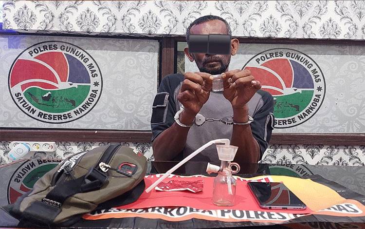 Seorang Pria di Gumas Ketahuan Simpan Narkoba di Tas Pinggang