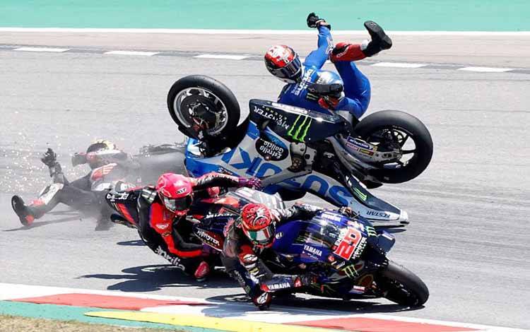 Rins Alami Retak Pergelangan Lengan Setelah Kecelakaan di Catalunya