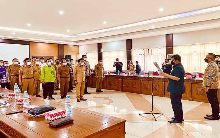 Bupati Barito Timur Kukuhkan Tim Percepatan Akses Keuangan Daerah