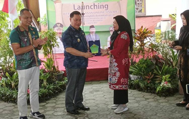 Bupati Kotim Apresiasi Kelurahan Baamang Hilir Luncurkan Aplikasi Permudah Pelayanan