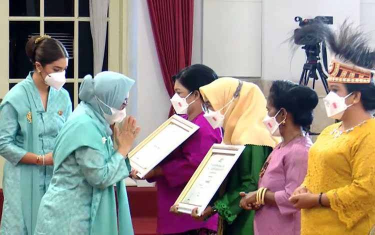DPR Desak Kemendikbudristek Segera Akomodir 193 Ribu Guru Honorer