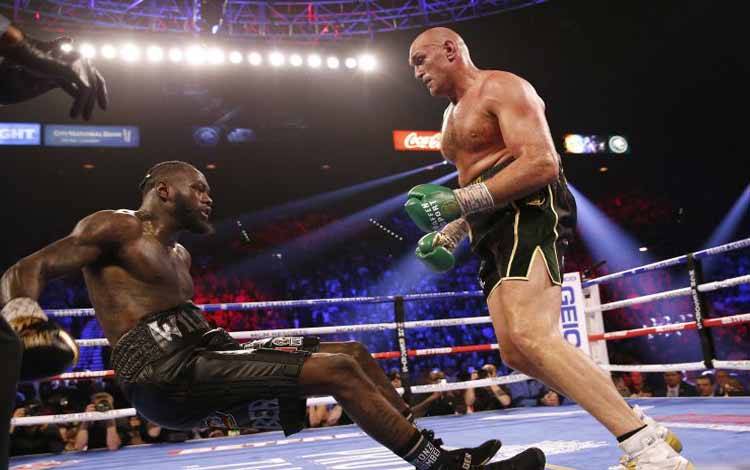 Fury Ingin Jajal Pemenang Pertarungan Joshua vs Usyk