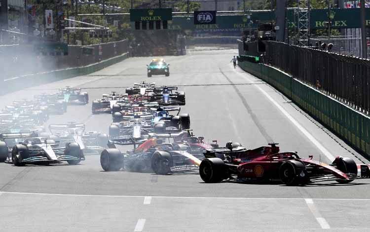 Duet Ferrari Gagal Finis di GP Azerbaijan