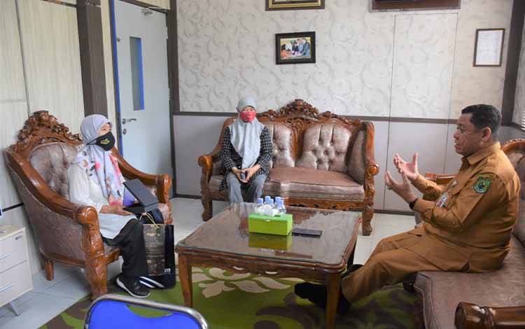 Kepala Dinas Kominfo Kapuas Terima Kunjungan Dosen STMM Yogyakarta