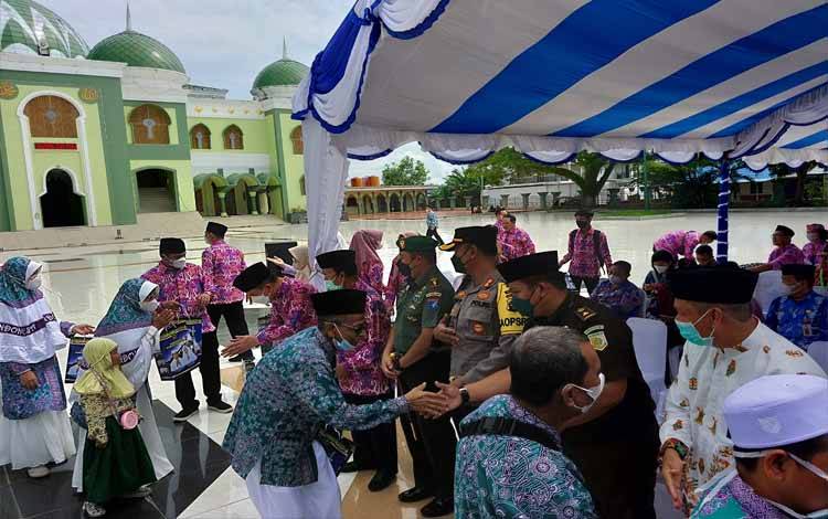178 Calon Haji Kapuas akan Gunakan 6 Bus Diberangkatkan Menuju Asrama Haji Embarkasi Banjarmasin