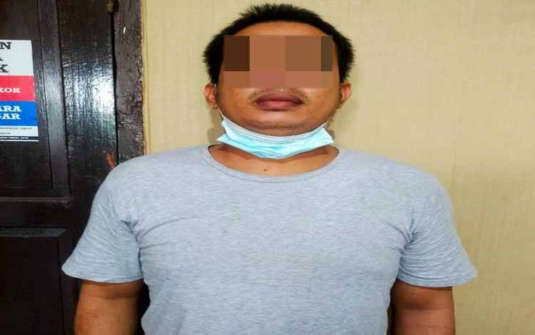 Lagi Asyik Hadiri Acara Hajatan, Didatangi Diajak Curi Sawit