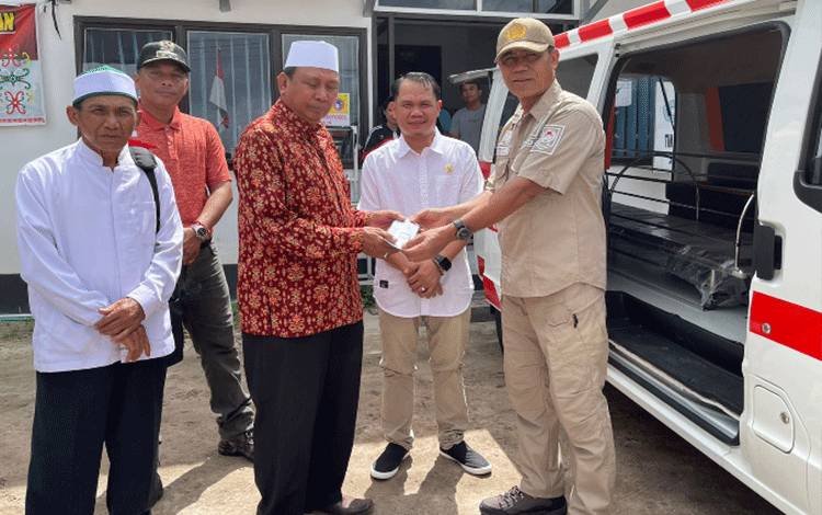 Pemkab Katingan Serahkan Bantuan 3 Unit Mobil Ambulans untuk Organisasi Keagamaan