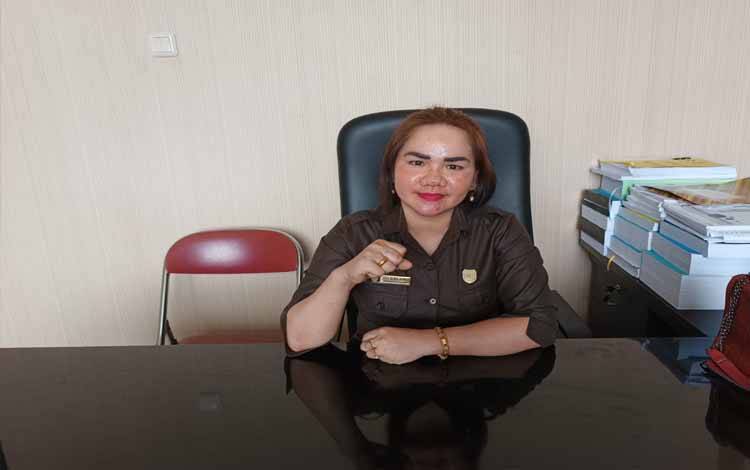 Pesan Anggota DPRD Gunung Mas kepada Siswa Kelas IX  yang Sudah Dinyatakan Lulus