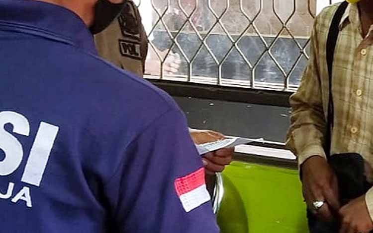 Satpol PP Barito Timur Tertibkan Pengemis di Pasar Ampah