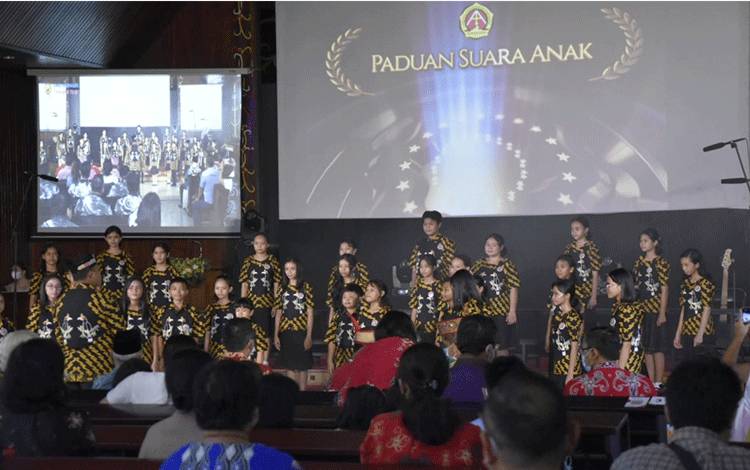 Tampilkan Kolaborasikan Gerejawi dan Musik Tradisonal, Kontingen Pesparawi Kalteng Dapat Apresiasi Pemprov