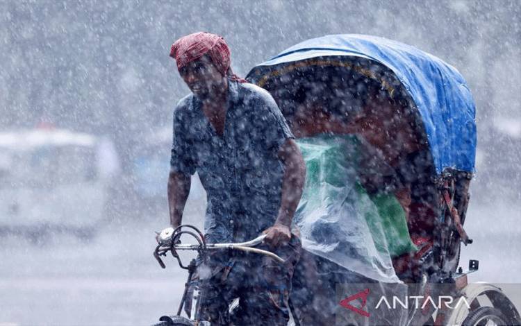 Banjir Landa Bangladesh dan India, Belasan Orang Tewas Tersambar Petir