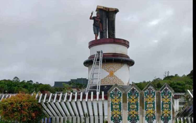 Anggota DPRD Soroti Robohnya Patung Pahlawan Nasional Tjilik Riwut di Katingan