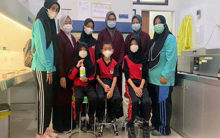Hand Sanitizer Bawang Dayak SDN4 Ketapang Sampit Telah Diuji Laboratorium