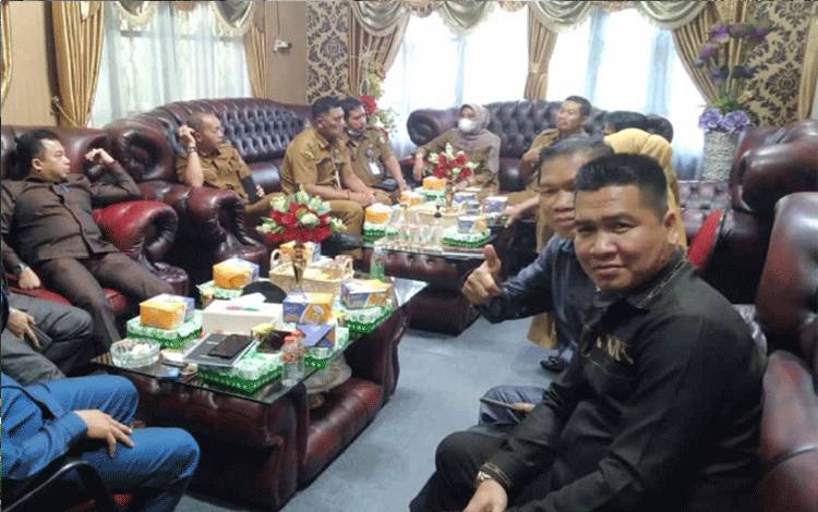 DPRD Kotim Duduk Bersama BKPSDM Bahas Penghapusan Tenaga Kontrak