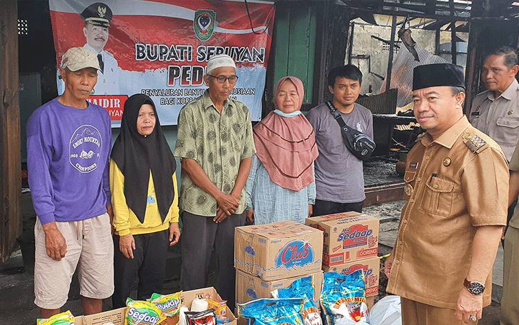 Bupati Seruyan Kembali Serahkan Bantuan untuk Korban Kebakaran