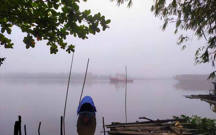 Udara Sampit Berembun saat Pagi Hari