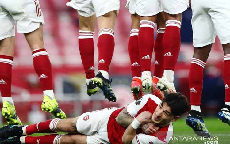 Atletico Madrid Saingi Real Betis untuk Boyong Hector Bellerin